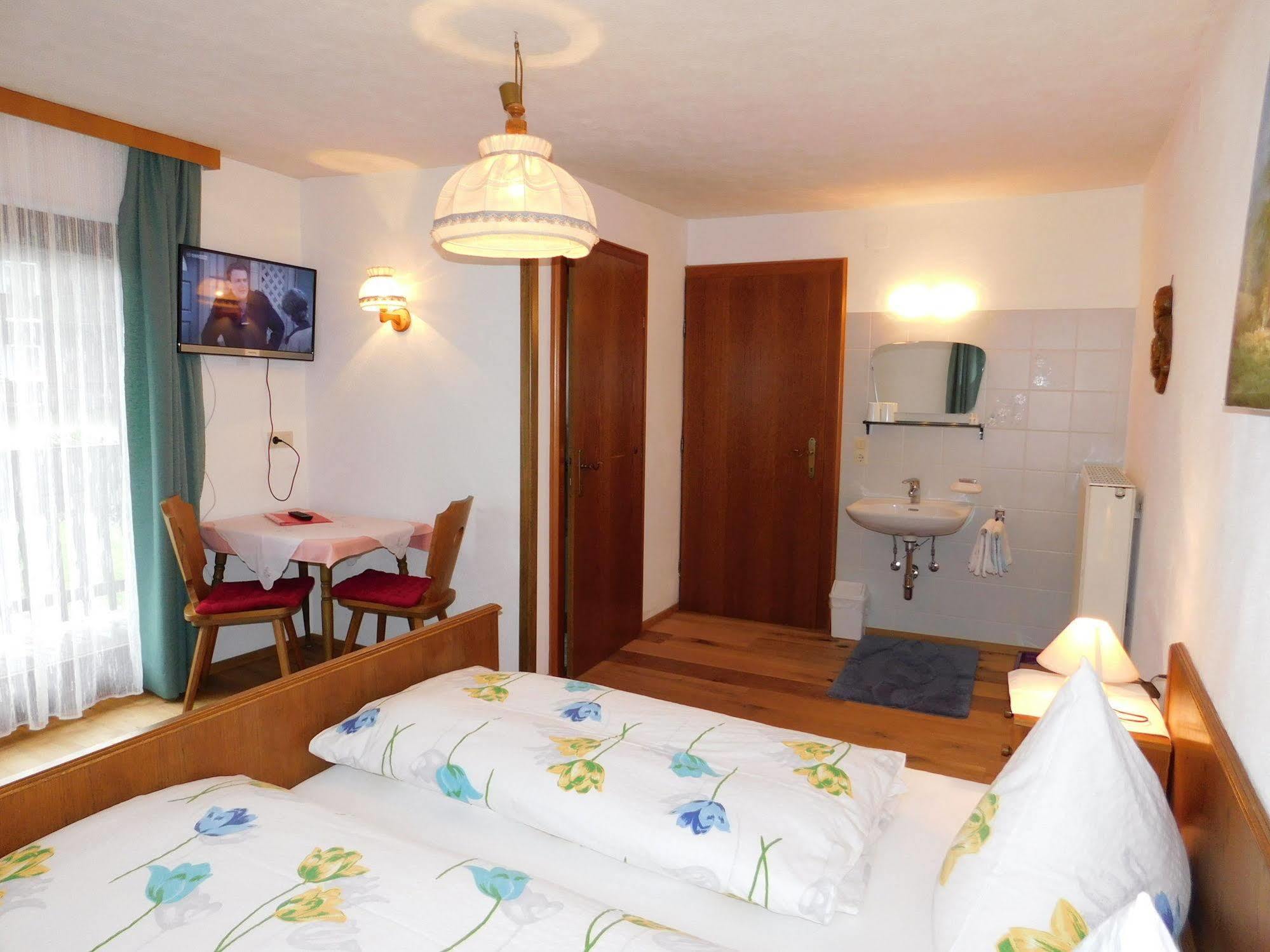 Gaestehaus Zugspitzblick Берванг Екстериор снимка